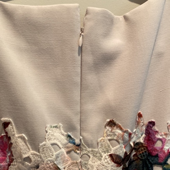 Tahari NWT! Sleeveless Dress Floral Embroidery Woman’s Size 10 - Picture 5 of 8